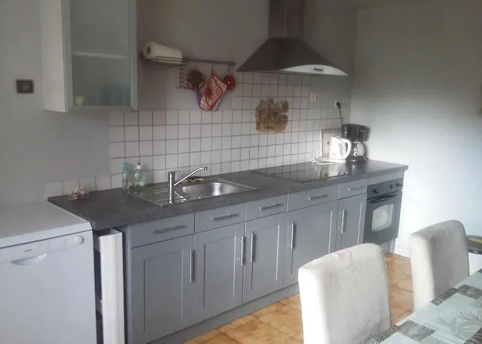 Confortable Pour 4 Pers. Avec Piscine Et Terrasse - Fr-1-744-53 *