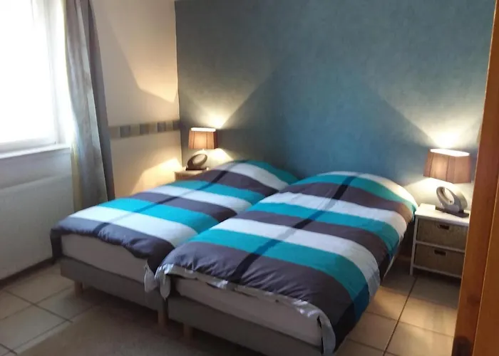 Nyaraló Confortable Pour 4 Pers. Avec Piscine Et Terrasse - Fr-1-744-53