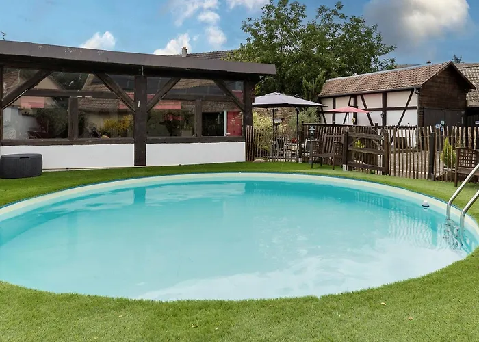Nyaraló Confortable Pour 4 Pers. Avec Piscine Et Terrasse - Fr-1-744-53